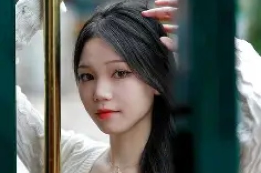 内娱清纯女星偷闯日本拍艳情片被网友当场撞破